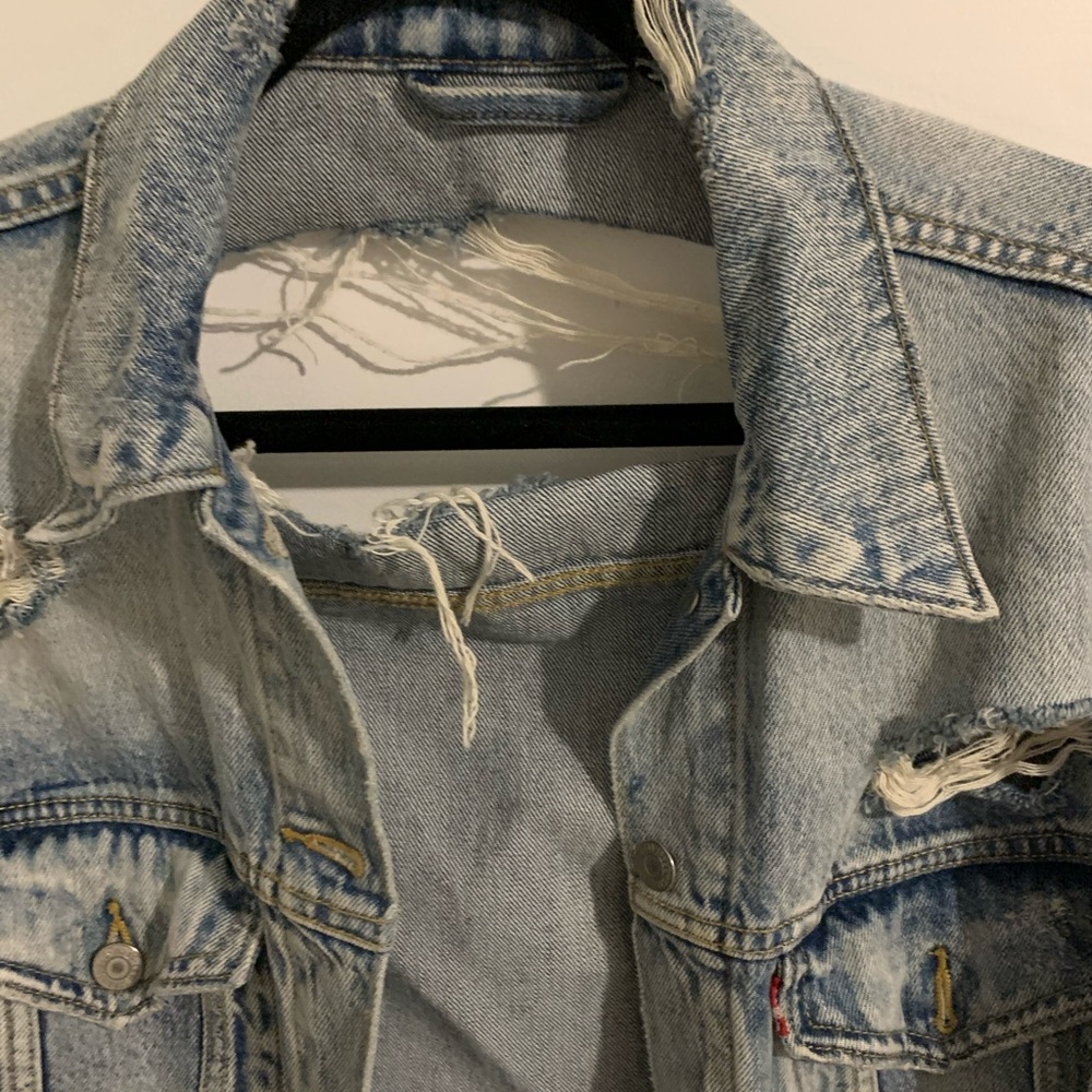 Oversized Distressed Levi’s Jacket - image 6